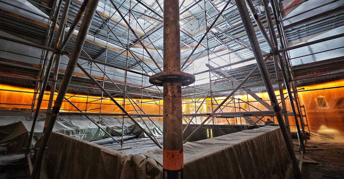 Blick auf das Gerüst im Inneren des Planetariums.