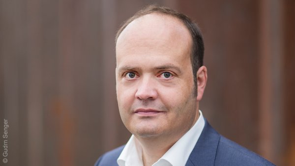 Foto mit Robin Alexander.