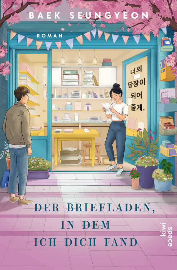 Illustration eines kleinen Ladens mit blühendem Kirschbaum, einer Frau, die einen Brief liest, und einem Mann, der davor steht, mit dem Text 'DER BRIEFLADEN, IN DEM ICH DICH FAND'
