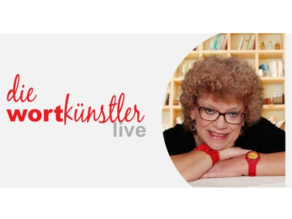 Porträt einer lächelnden Person mit lockigem Haar und roter Brille vor einem Bücherregal neben dem Schriftzug „die wortkünstler live“.