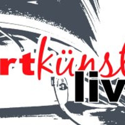 Schriftzug „die Wortkünstler live“ in Rot und Schwarz vor einer abstrakten grau-weißen Illustration.